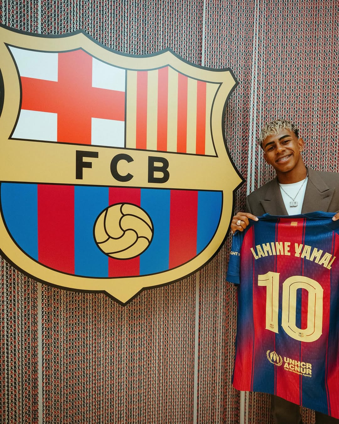 라민 야말의 새로운 FC 바르셀로나 10번 유니폼